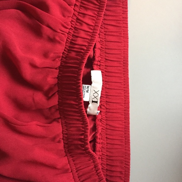 Red chiffon asymmetrical skirt - Picture 5 of 5